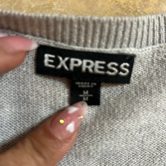 💕Cute sweater💕 - Picture 3 of 3